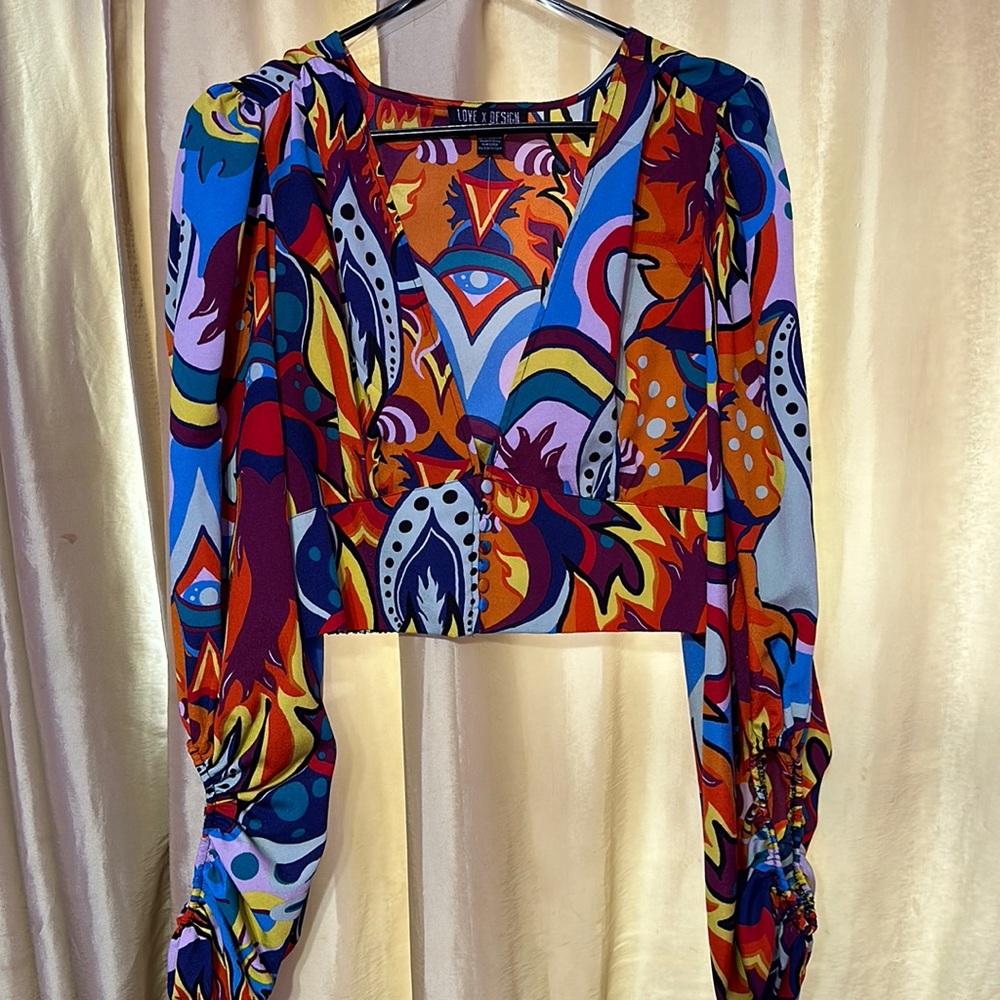 Center button multicolored top.Sz Large
